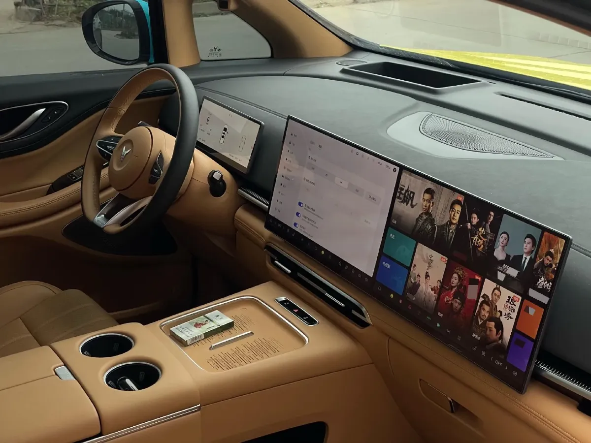 2025 Voyah Dream 1.5T 150HP L4 PHEV 41.7KWH,autocango,china used car exporter,china ev exporter,chinese used car exporter,chinese used ev exporter