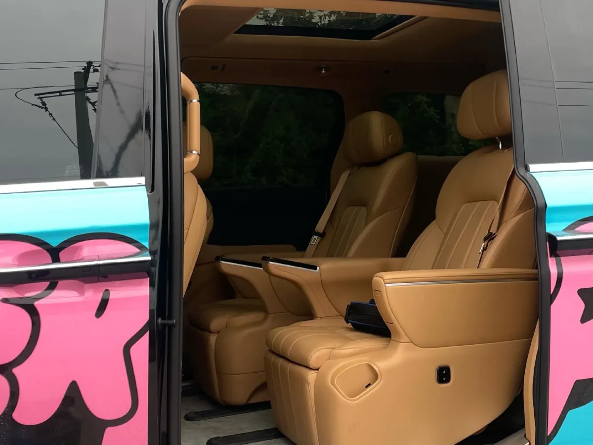 2025 Voyah Dream 1.5T 150HP L4 PHEV 41.7KWH,autocango,china used car exporter,china ev exporter,chinese used car exporter,chinese used ev exporter