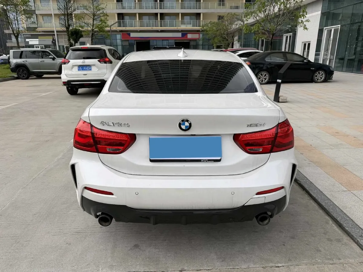2022 BMW 1 Series 2.0T 192HP L4 7DCT,autocango,china used car exporter,china ev exporter,chinese used car exporter,chinese used ev exporter