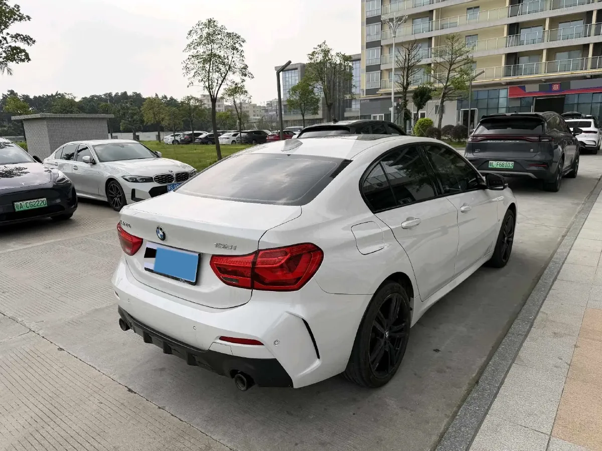 2022 BMW 1 Series 2.0T 192HP L4 7DCT,autocango,china used car exporter,china ev exporter,chinese used car exporter,chinese used ev exporter