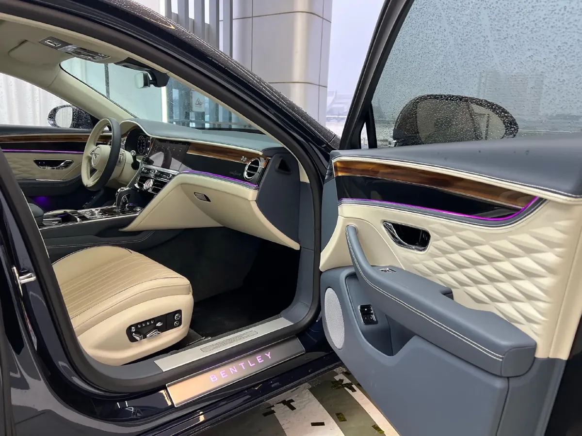2022 Bentley Flying Spur 4.0T 550HP V8 8DCT,autocango,china used car exporter,china ev exporter,chinese used car exporter,chinese used ev exporter