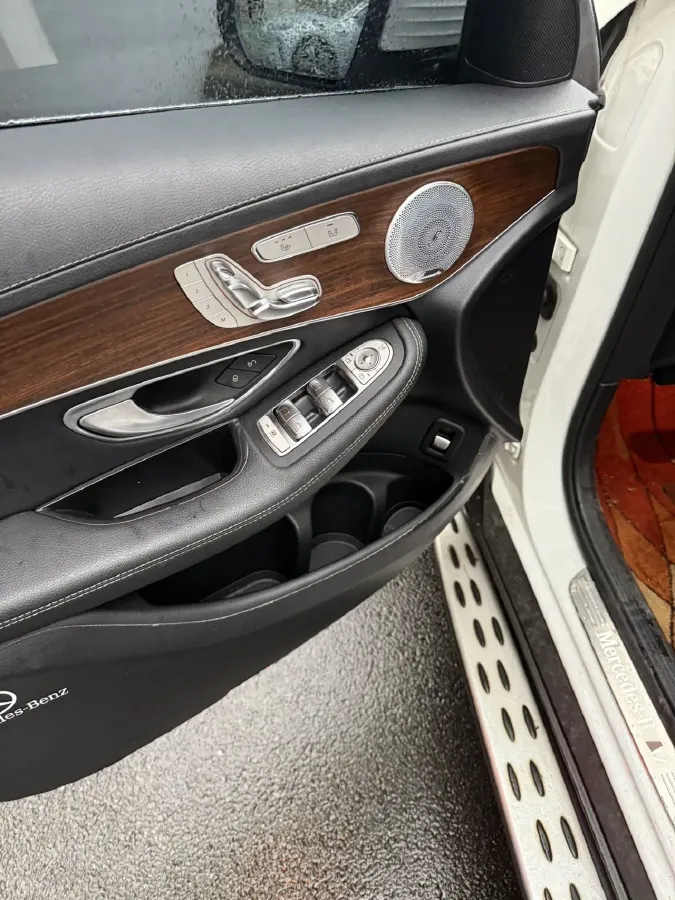 2021 Mercedes-Benz GLC Class 2.0T 258HP L4 9AT,autocango,china used car exporter,china ev exporter,chinese used car exporter,chinese used ev exporter