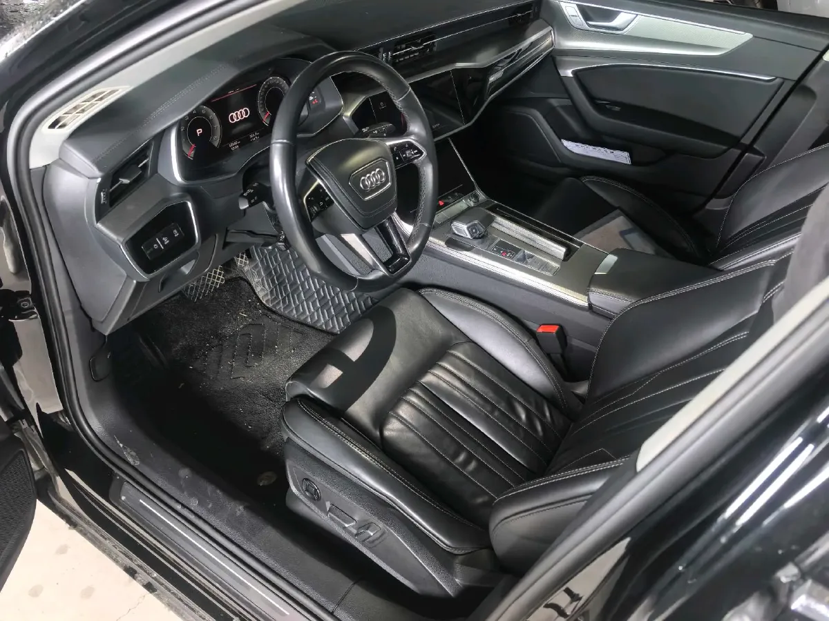 2023 Audi A6L 2.0T 245HP L4 7DCT,autocango,china used car exporter,china ev exporter,chinese used car exporter,chinese used ev exporter