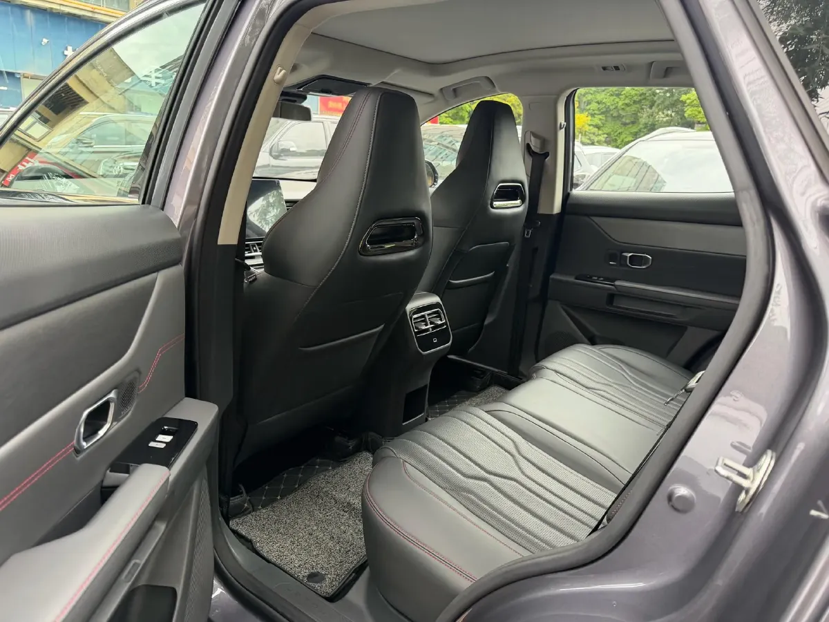 2025 Jetour DASHING 1.5T 184HP L4 7DCT,autocango,china used car exporter,china ev exporter,chinese used car exporter,chinese used ev exporter