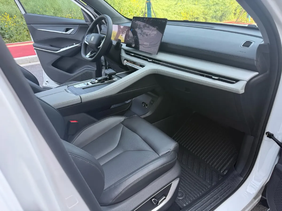 2025 ChangAn CS75 Plus 1.5T 188HP L4 8AT,autocango,china used car exporter,china ev exporter,chinese used car exporter,chinese used ev exporter