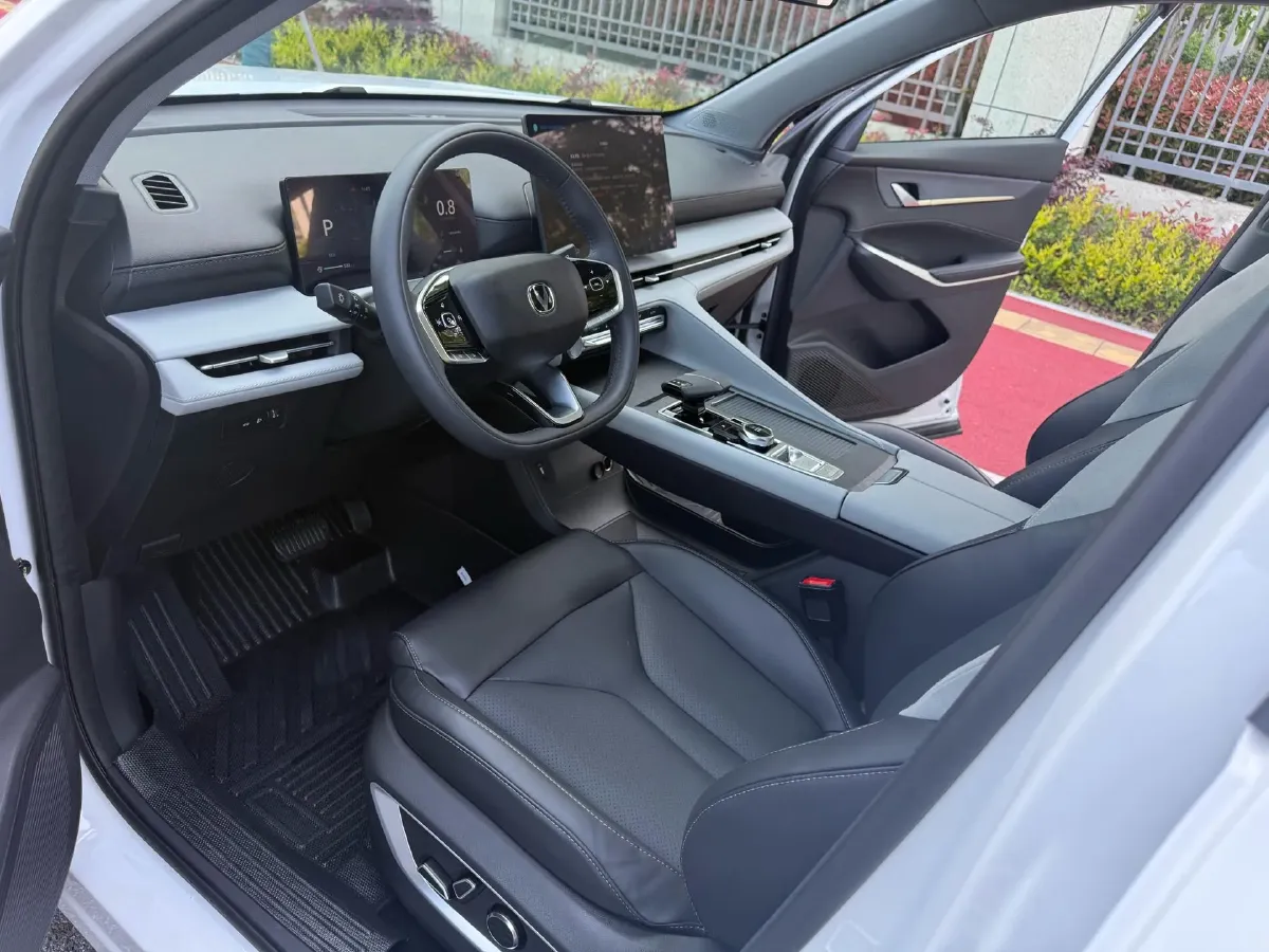 2025 ChangAn CS75 Plus 1.5T 188HP L4 8AT,autocango,china used car exporter,china ev exporter,chinese used car exporter,chinese used ev exporter