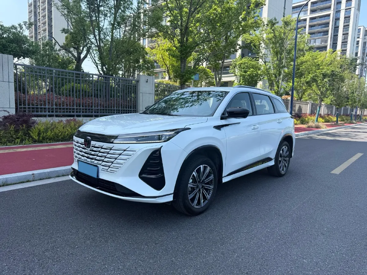 2025 ChangAn CS75 Plus 1.5T 188HP L4 8AT,autocango,china used car exporter,china ev exporter,chinese used car exporter,chinese used ev exporter
