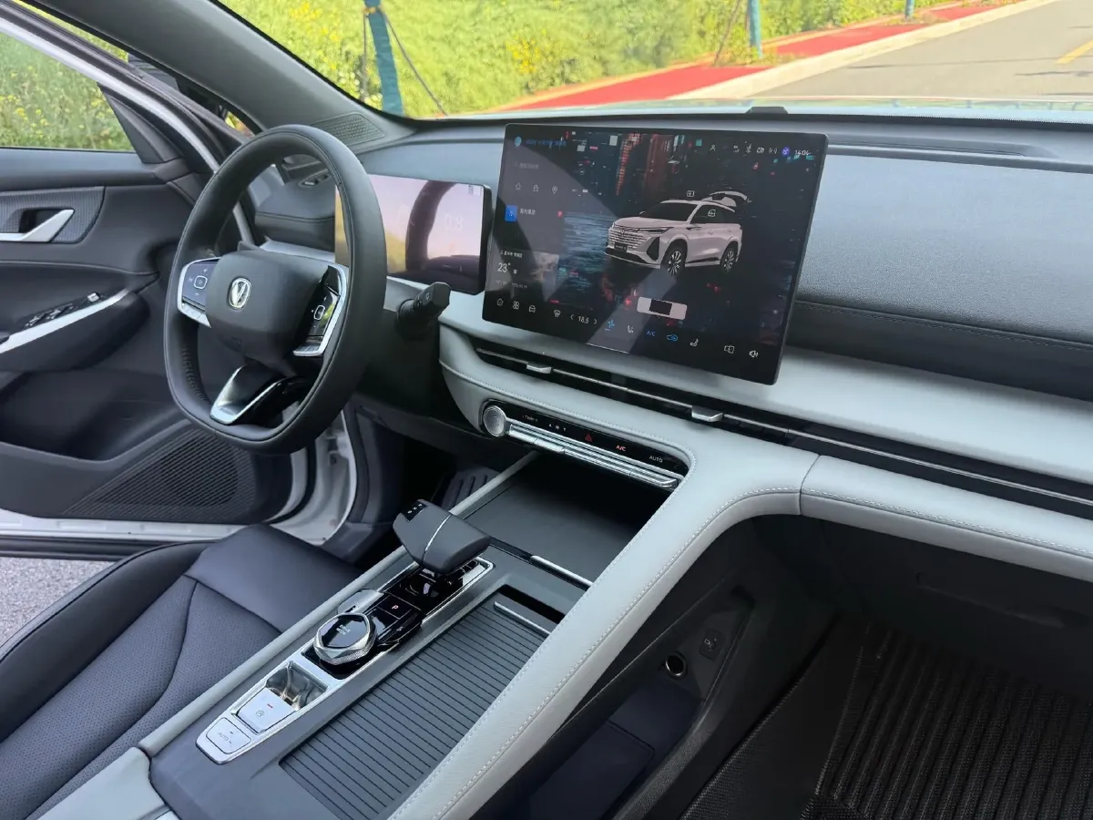 2025 ChangAn CS75 Plus 1.5T 188HP L4 8AT,autocango,china used car exporter,china ev exporter,chinese used car exporter,chinese used ev exporter