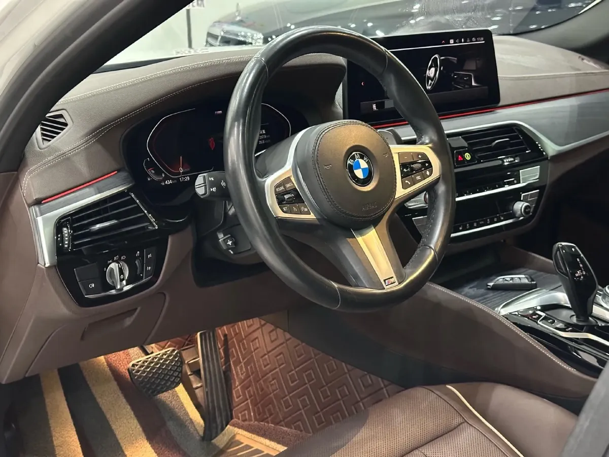 2021 BMW 5 Series 2.0T 252HP L4 8AT,autocango,china used car exporter,china ev exporter,chinese used car exporter,chinese used ev exporter
