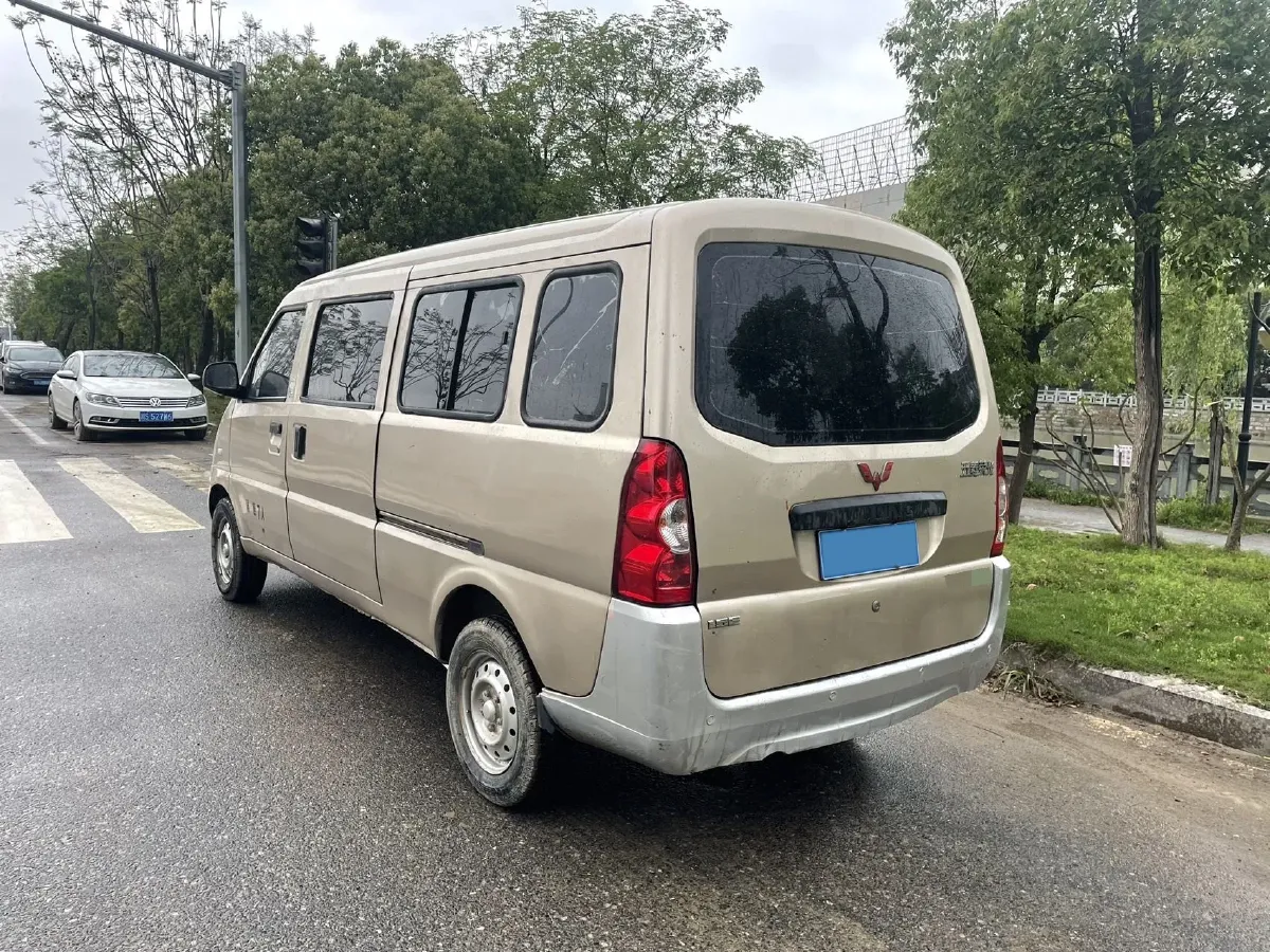 2017 WuLing RongGuang 1.5L 107HP L4 5MT,autocango,china used car exporter,china ev exporter,chinese used car exporter,chinese used ev exporter