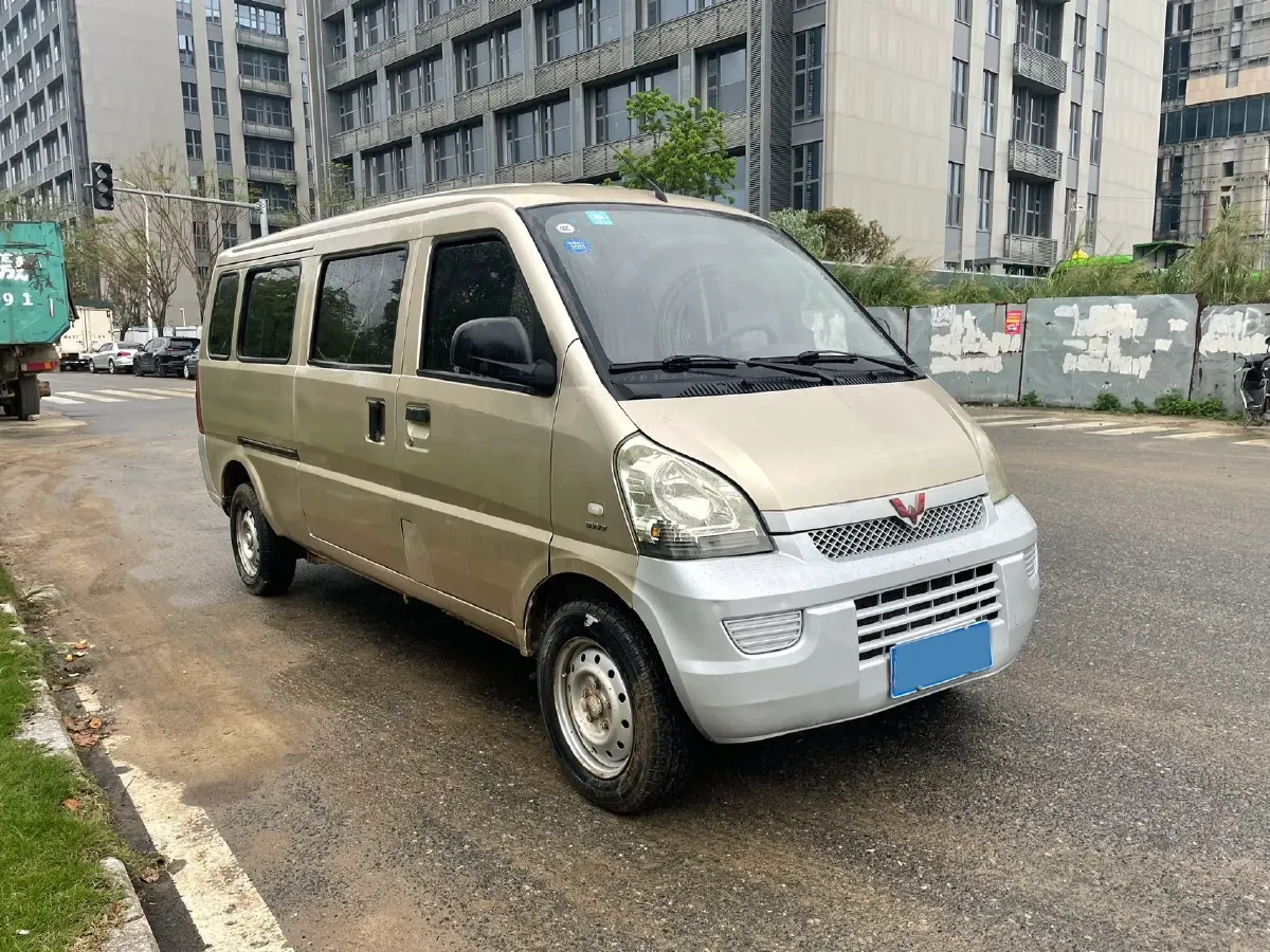 2017 WuLing RongGuang 1.5L 107HP L4 5MT,autocango,china used car exporter,china ev exporter,chinese used car exporter,chinese used ev exporter