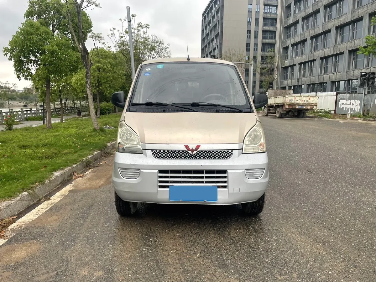 2017 WuLing RongGuang 1.5L 107HP L4 5MT,autocango,china used car exporter,china ev exporter,chinese used car exporter,chinese used ev exporter