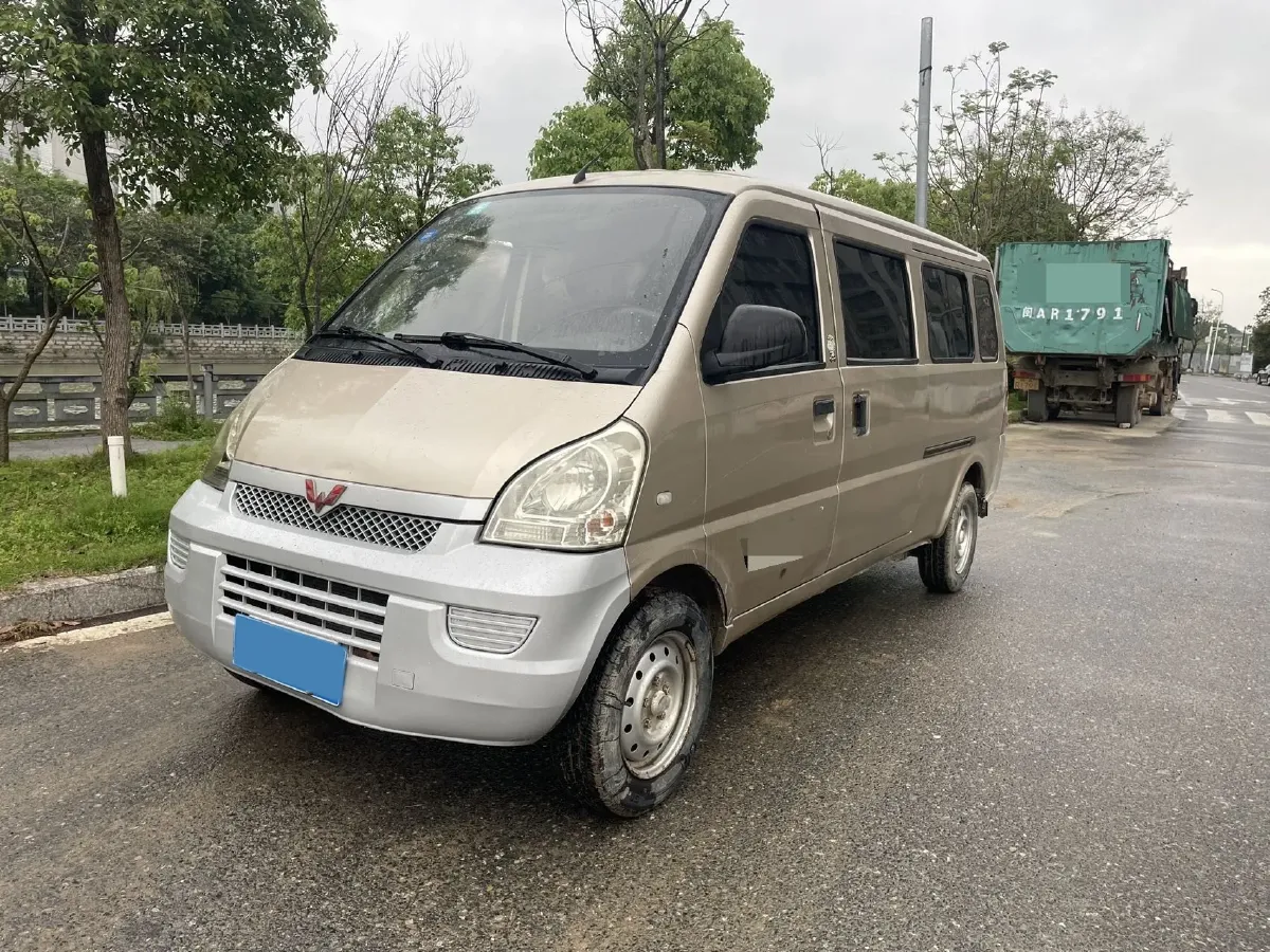 2017 WuLing RongGuang 1.5L 107HP L4 5MT,autocango,china used car exporter,china ev exporter,chinese used car exporter,chinese used ev exporter