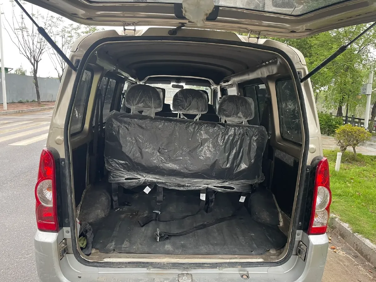 2017 WuLing RongGuang 1.5L 107HP L4 5MT,autocango,china used car exporter,china ev exporter,chinese used car exporter,chinese used ev exporter