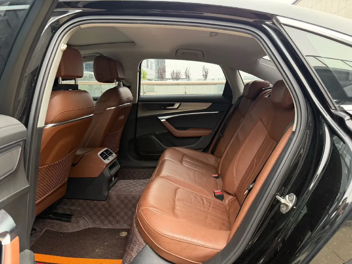 2020 Audi A6L 2.0T 190HP L4 7DCT,autocango,china used car exporter,china ev exporter,chinese used car exporter,chinese used ev exporter