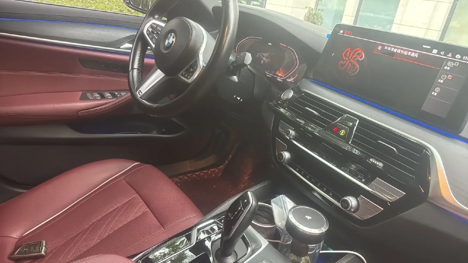 2022 BMW 5 Series 2.0T 252HP L4 8AT,autocango,china used car exporter,china ev exporter,chinese used car exporter,chinese used ev exporter