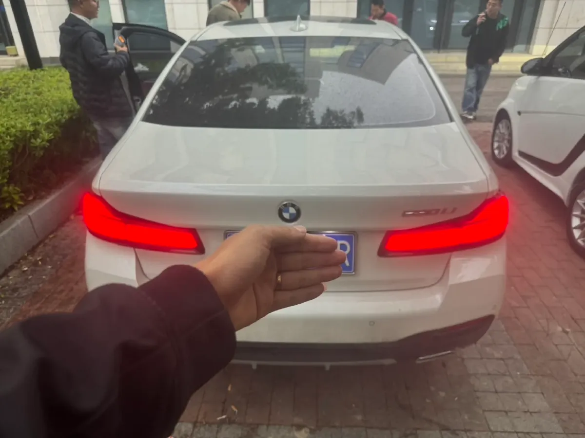 2022 BMW 5 Series 2.0T 252HP L4 8AT,autocango,china used car exporter,china ev exporter,chinese used car exporter,chinese used ev exporter