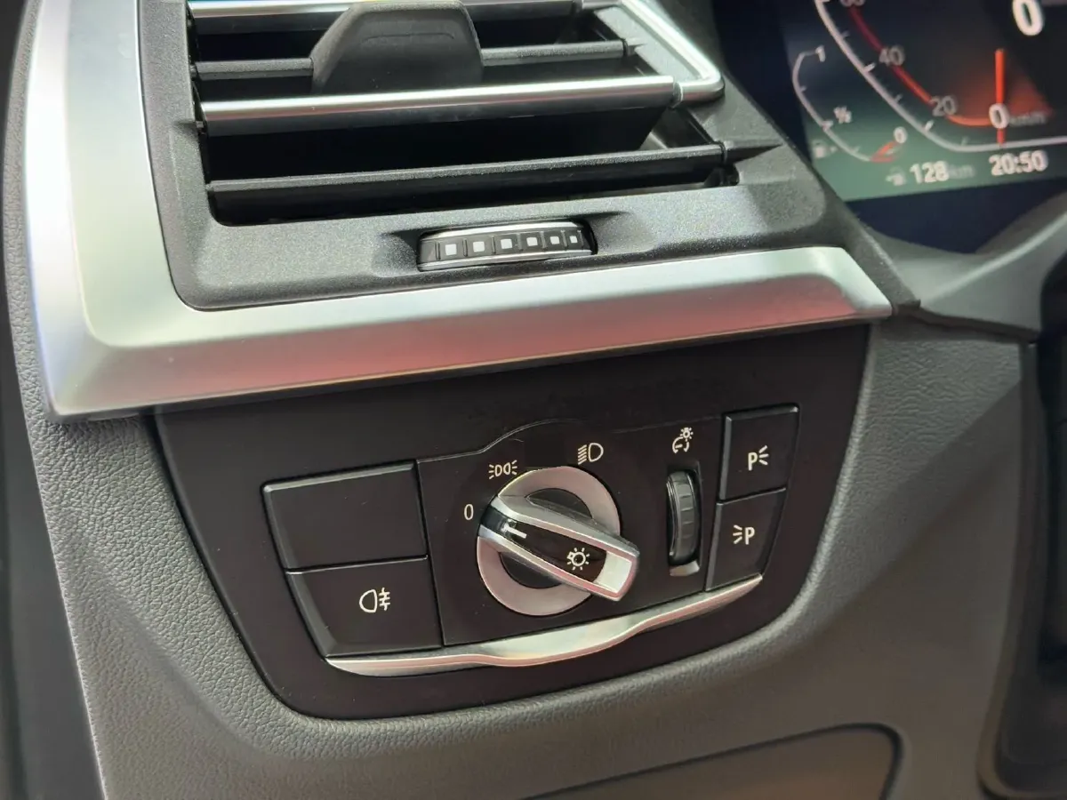 2023 BMW X3 2.0T 245HP L4 8AT,autocango,china used car exporter,china ev exporter,chinese used car exporter,chinese used ev exporter