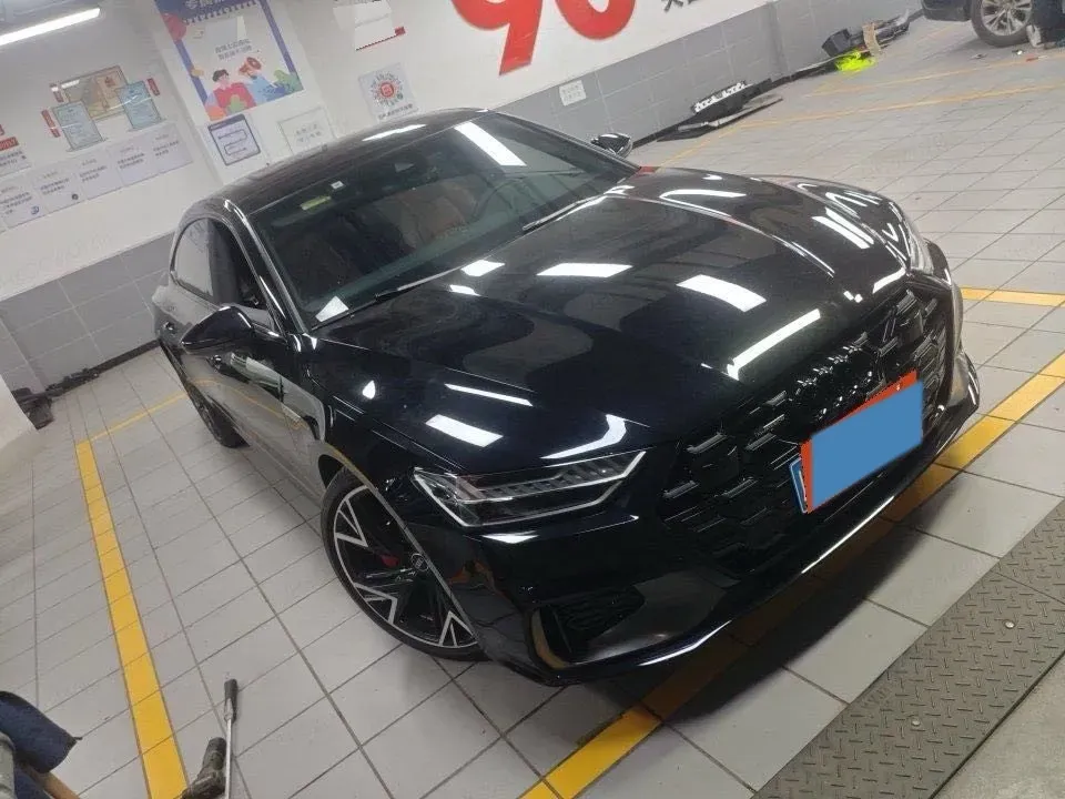 2024 Audi A7L 2.0T 245HP L4 7DCT,autocango,china used car exporter,china ev exporter,chinese used car exporter,chinese used ev exporter