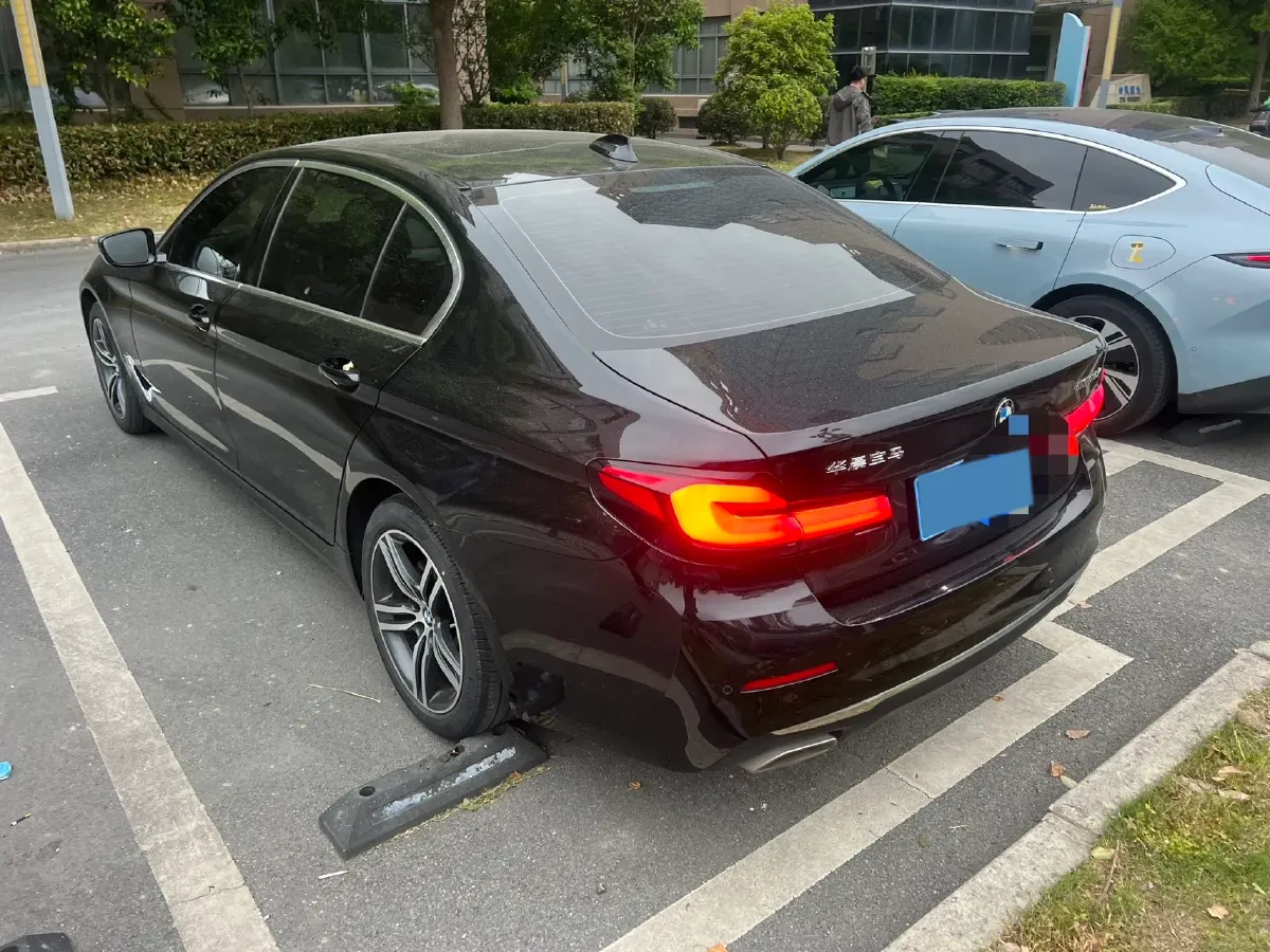 2022 BMW 5 Series 2.0T 252HP L4 8AT,autocango,china used car exporter,china ev exporter,chinese used car exporter,chinese used ev exporter