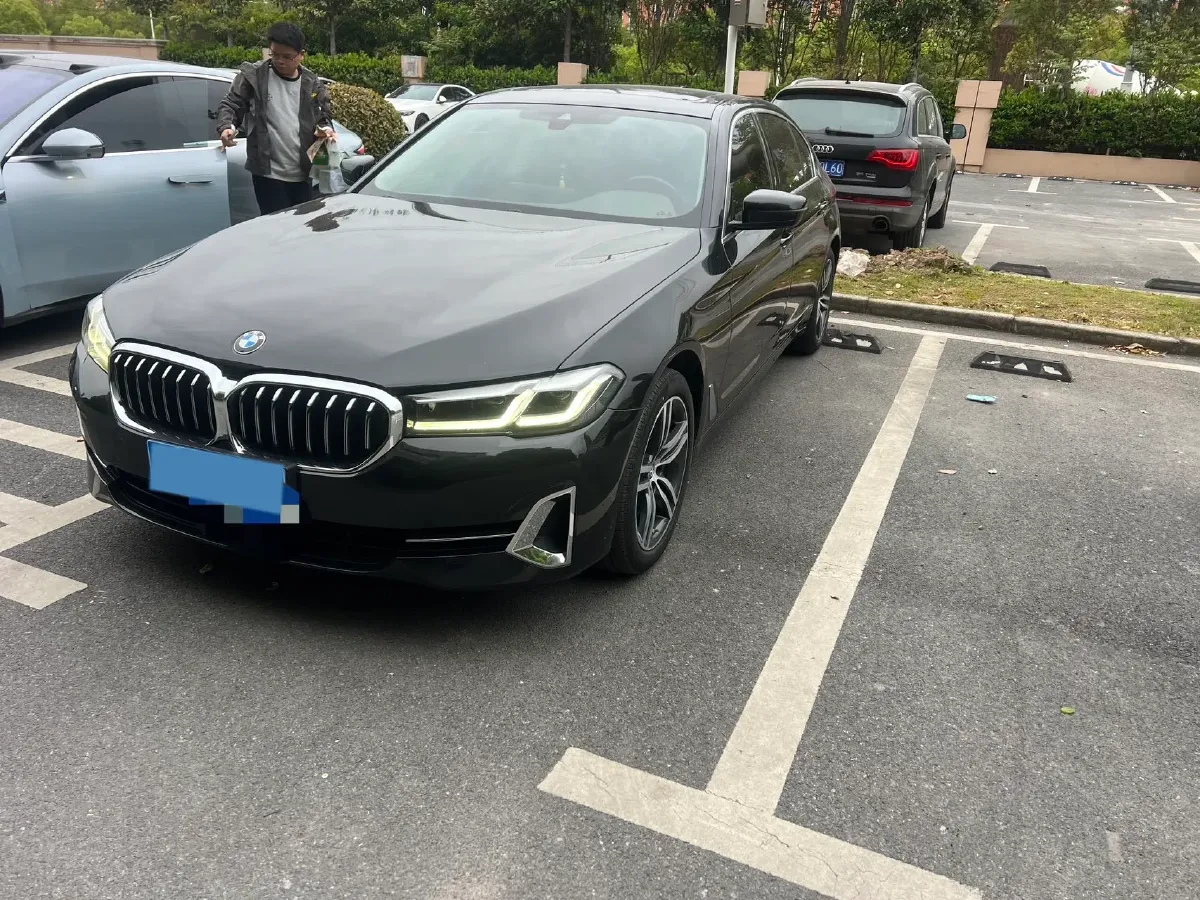 2022 BMW 5 Series 2.0T 252HP L4 8AT,autocango,china used car exporter,china ev exporter,chinese used car exporter,chinese used ev exporter