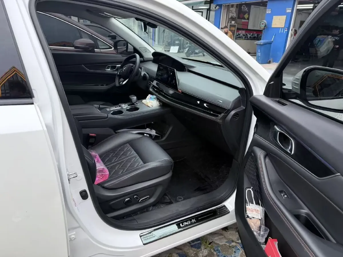 2021 ChangAn UNI-K 2.0T 233HP L4 8AT,autocango,china used car exporter,china ev exporter,chinese used car exporter,chinese used ev exporter