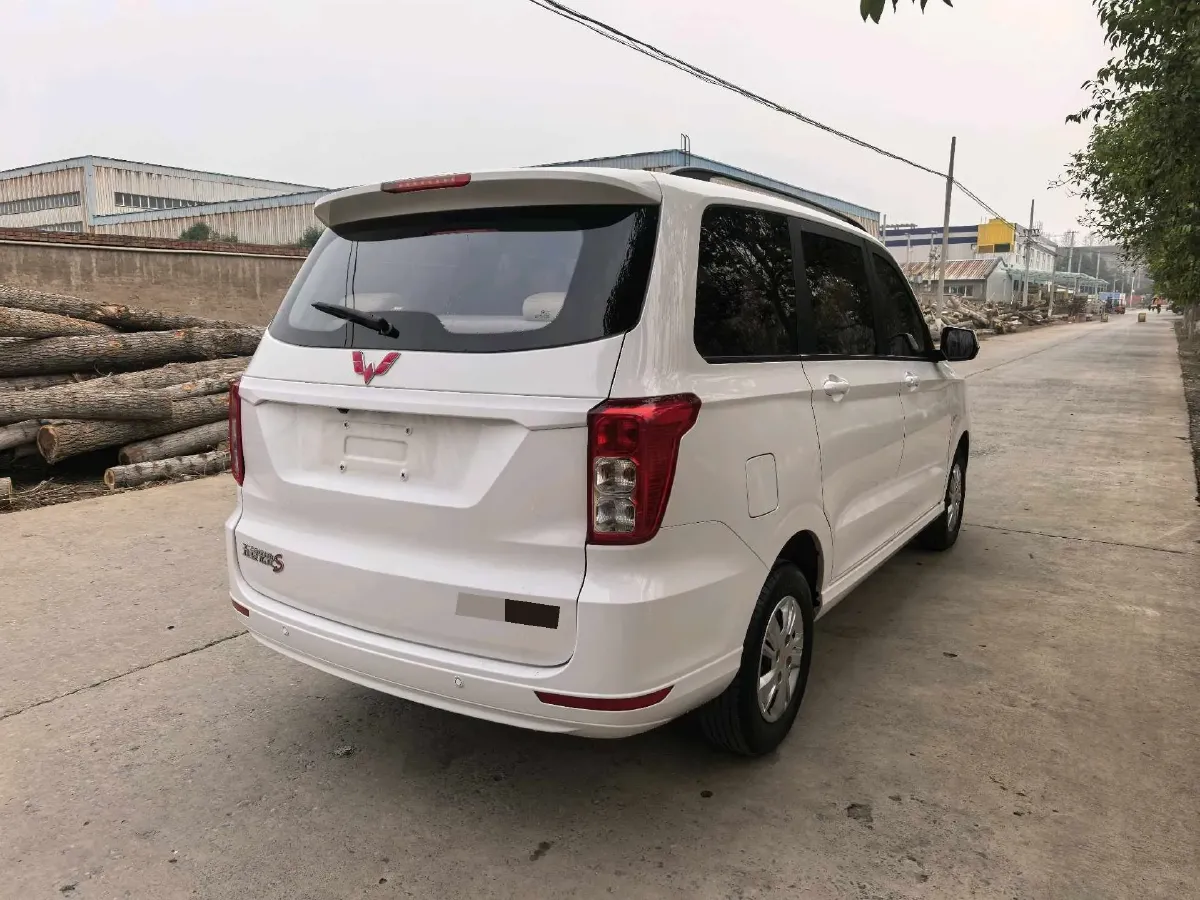 2021 WuLing HongGuang 1.5L 99HP L4 6MT,autocango,china used car exporter,china ev exporter,chinese used car exporter,chinese used ev exporter