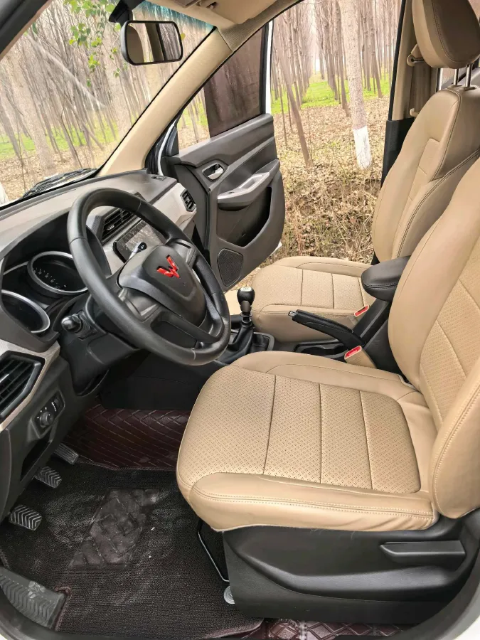 2021 WuLing HongGuang 1.5L 99HP L4 6MT,autocango,china used car exporter,china ev exporter,chinese used car exporter,chinese used ev exporter