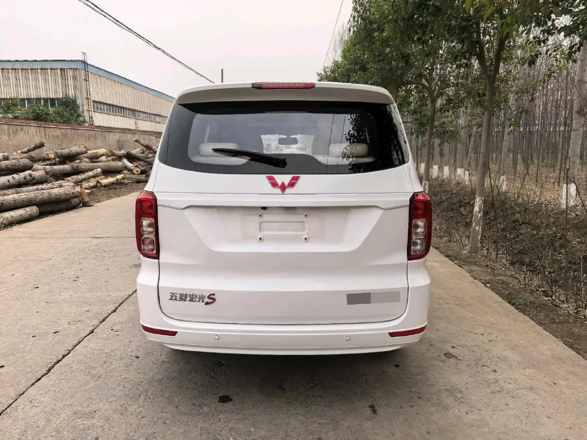 2021 WuLing HongGuang 1.5L 99HP L4 6MT,autocango,china used car exporter,china ev exporter,chinese used car exporter,chinese used ev exporter