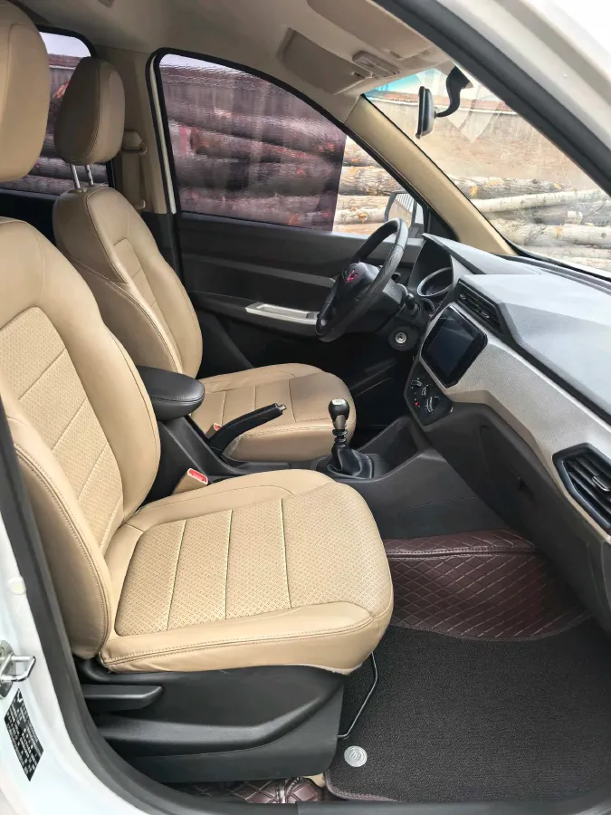 2021 WuLing HongGuang 1.5L 99HP L4 6MT,autocango,china used car exporter,china ev exporter,chinese used car exporter,chinese used ev exporter