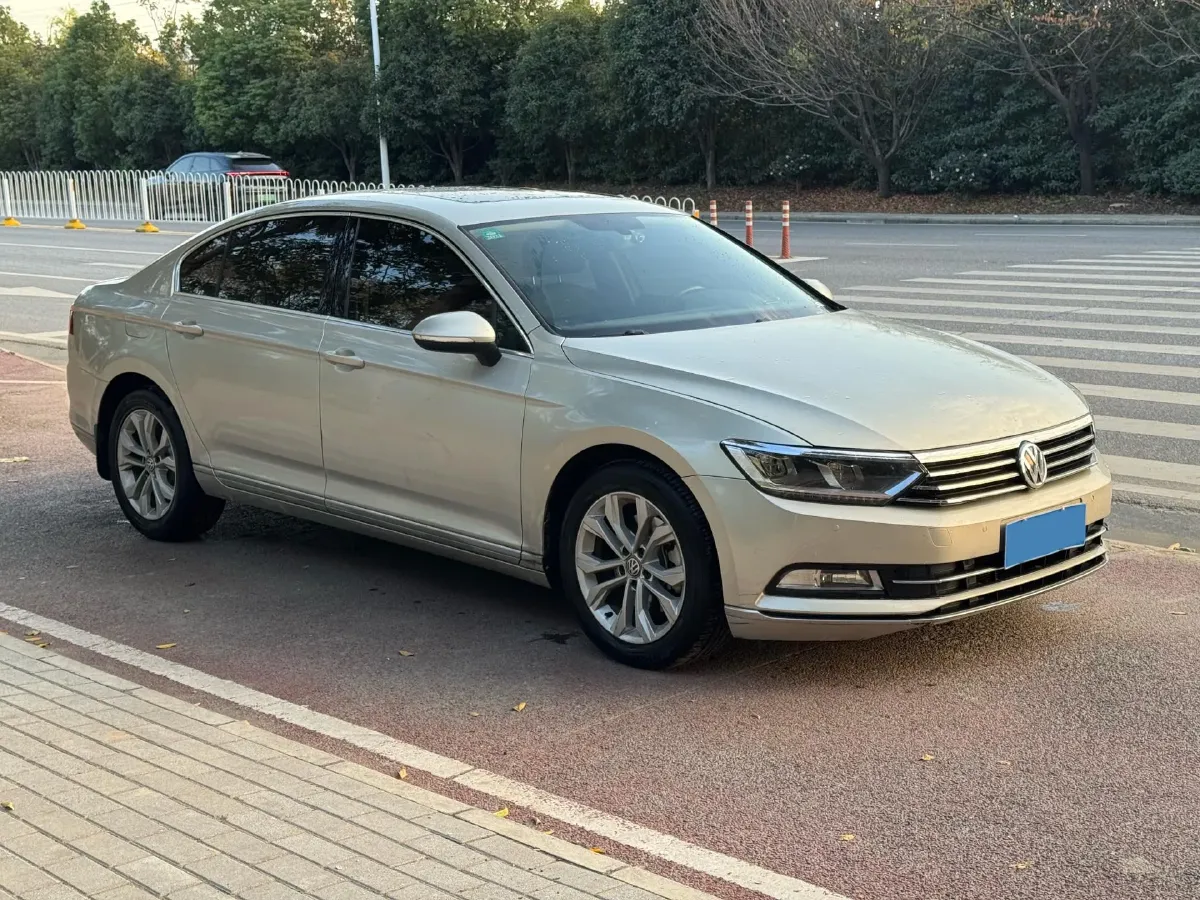 2019 Volkswagen Magotan 2.0T 186HP L4 7DCT,autocango,china used car exporter,china ev exporter,chinese used car exporter,chinese used ev exporter