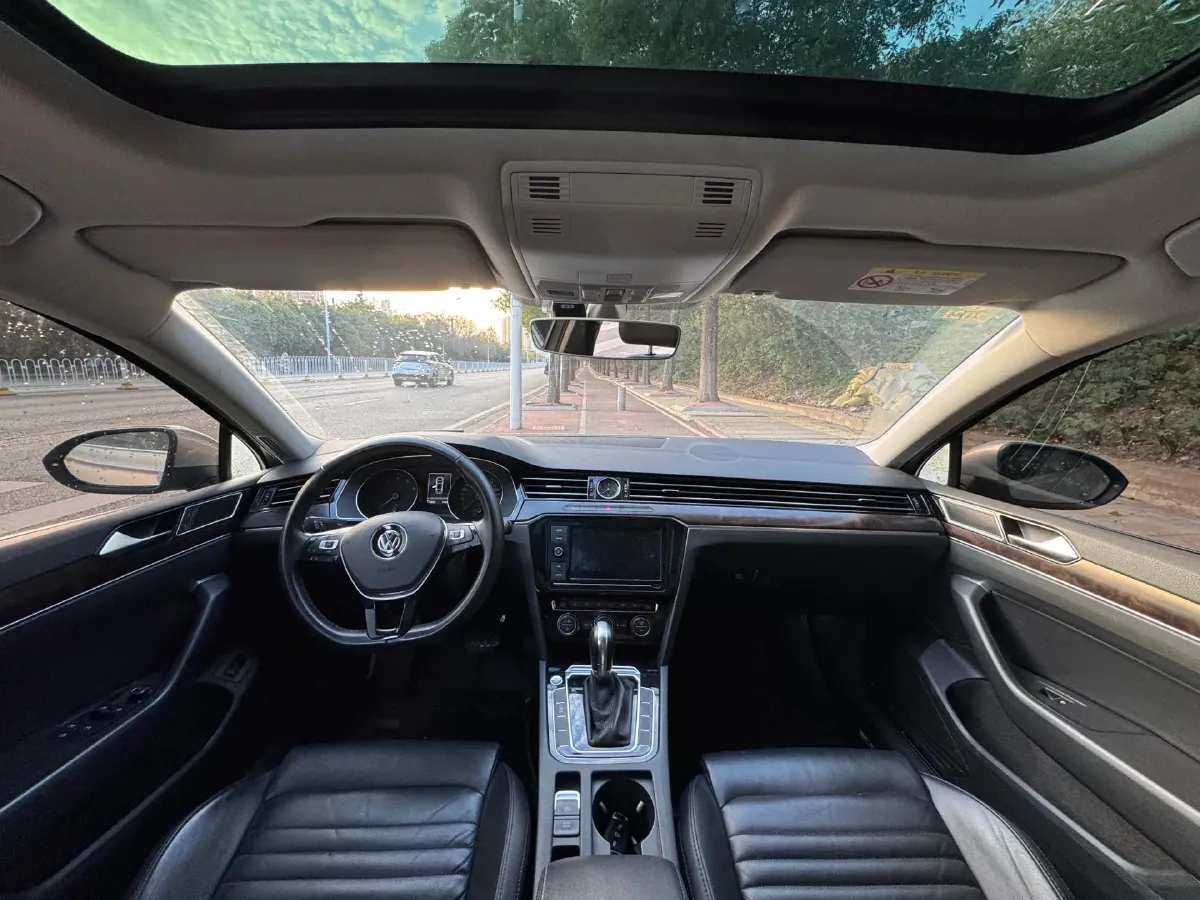 2019 Volkswagen Magotan 2.0T 186HP L4 7DCT,autocango,china used car exporter,china ev exporter,chinese used car exporter,chinese used ev exporter