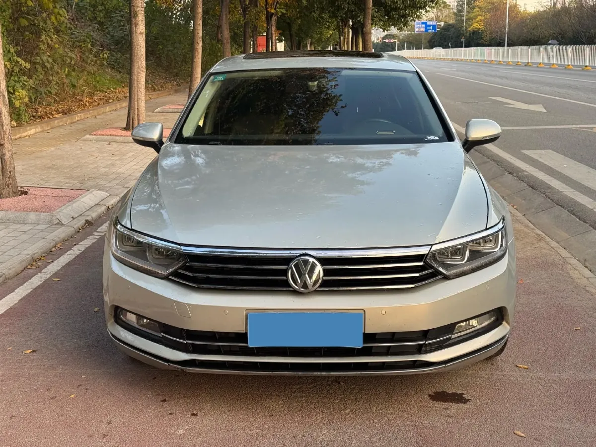 2019 Volkswagen Magotan 2.0T 186HP L4 7DCT,autocango,china used car exporter,china ev exporter,chinese used car exporter,chinese used ev exporter