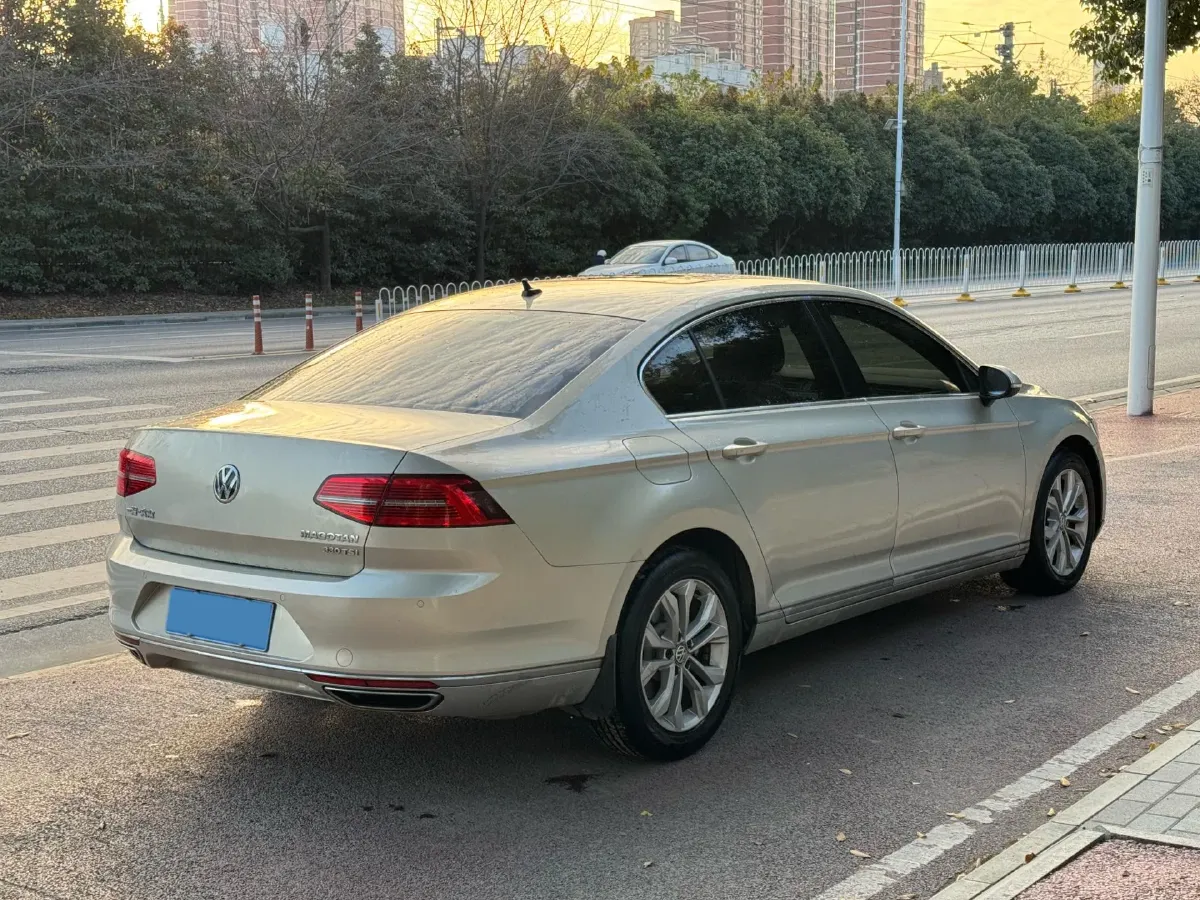 2019 Volkswagen Magotan 2.0T 186HP L4 7DCT,autocango,china used car exporter,china ev exporter,chinese used car exporter,chinese used ev exporter