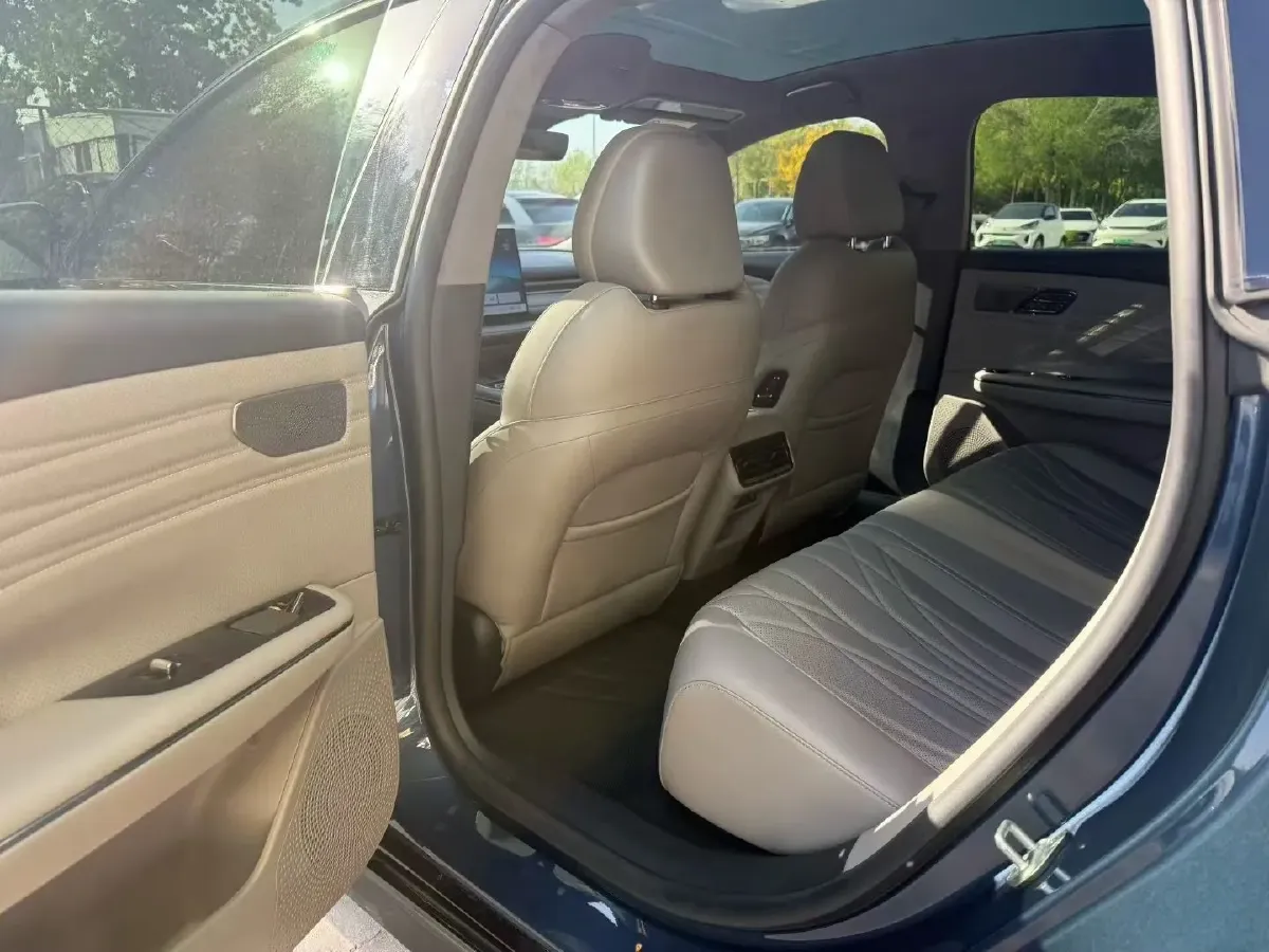 2025 Geely Galaxy Starshine 8 1.5T 163HP L4 3DHT PHEV 27.69KWH,autocango,china used car exporter,china ev exporter,chinese used car exporter,chinese used ev exporter