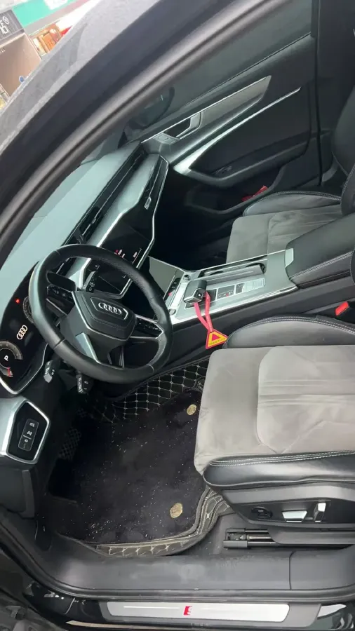 2023 Audi A6L 2.0T 245HP L4 7DCT,autocango,china used car exporter,china ev exporter,chinese used car exporter,chinese used ev exporter