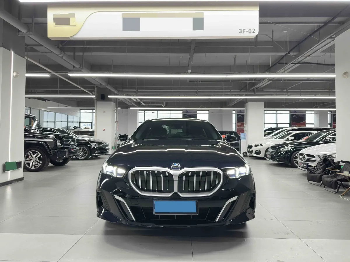 2024 BMW 5 Series 2.0T 258HP L4 8AT,autocango,china used car exporter,china ev exporter,chinese used car exporter,chinese used ev exporter
