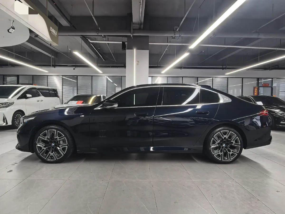 2024 BMW 5 Series 2.0T 258HP L4 8AT,autocango,china used car exporter,china ev exporter,chinese used car exporter,chinese used ev exporter