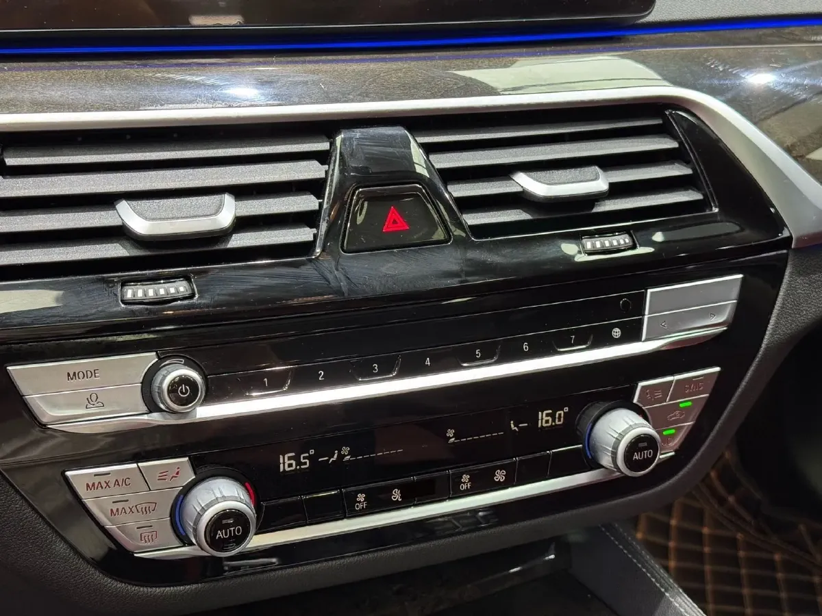 2021 BMW 5 Series 2.0T 184HP L4 8AT,autocango,china used car exporter,china ev exporter,chinese used car exporter,chinese used ev exporter