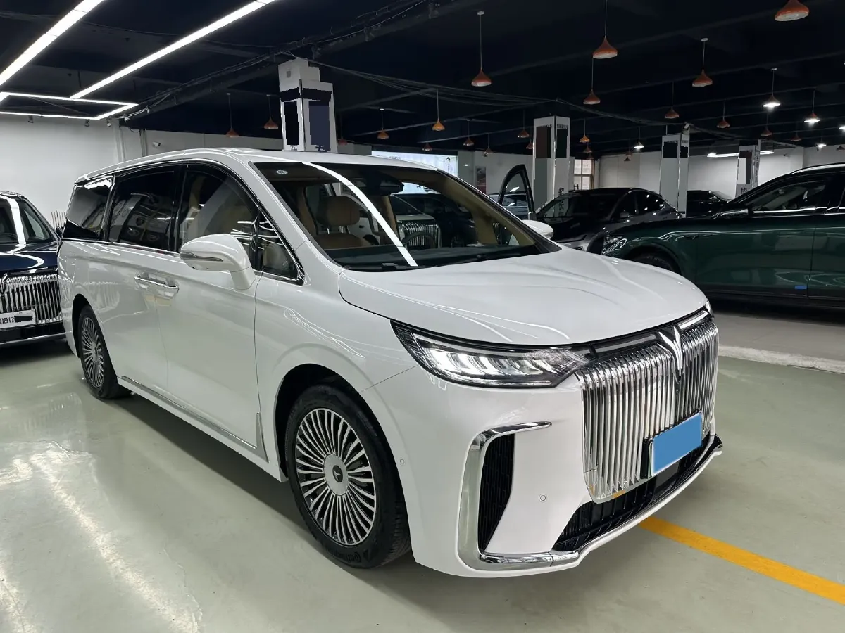 2025 Voyah Dream 1.5T 150HP L4 PHEV 41.7KWH,autocango,china used car exporter,china ev exporter,chinese used car exporter,chinese used ev exporter