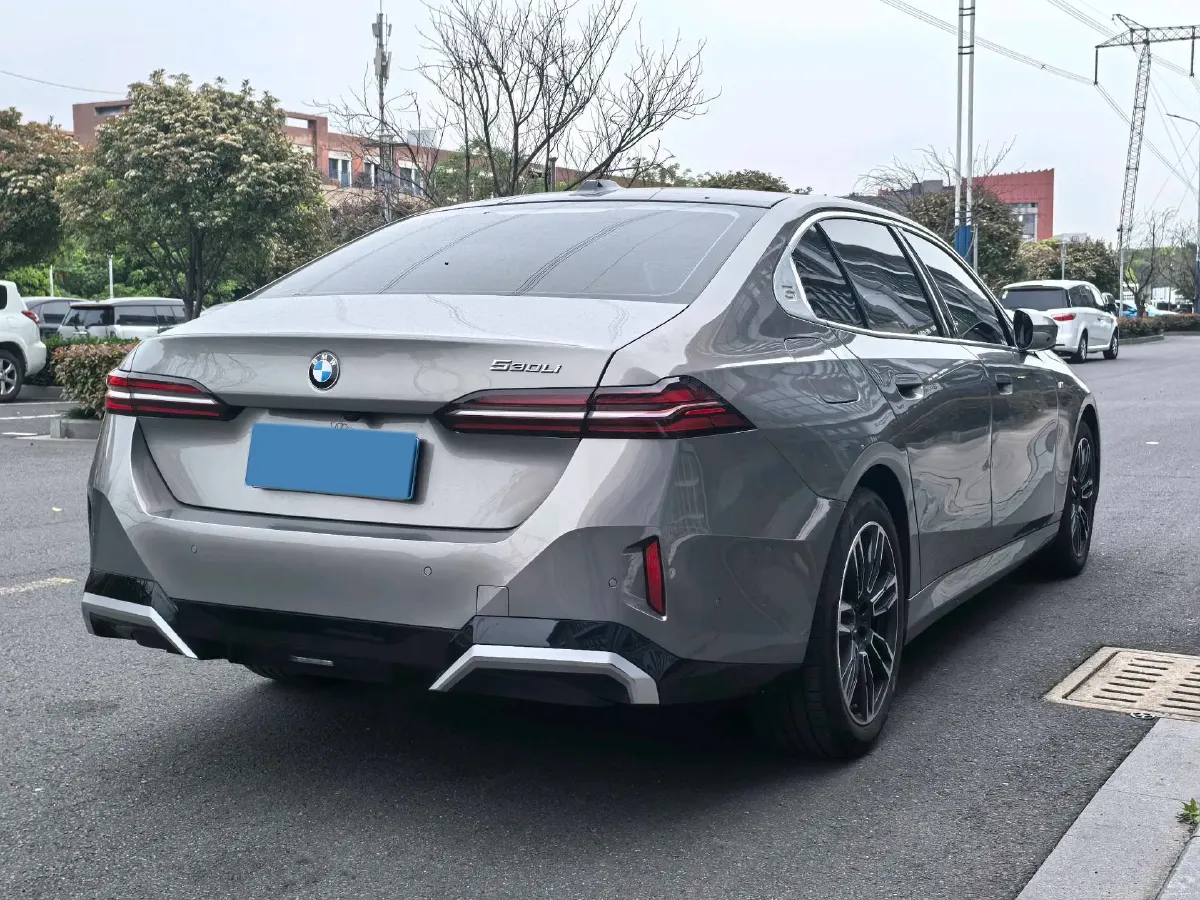 2024 BMW 5 Series 2.0T 258HP L4 8AT,autocango,china used car exporter,china ev exporter,chinese used car exporter,chinese used ev exporter