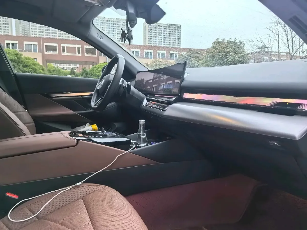 2024 BMW 5 Series 2.0T 258HP L4 8AT,autocango,china used car exporter,china ev exporter,chinese used car exporter,chinese used ev exporter