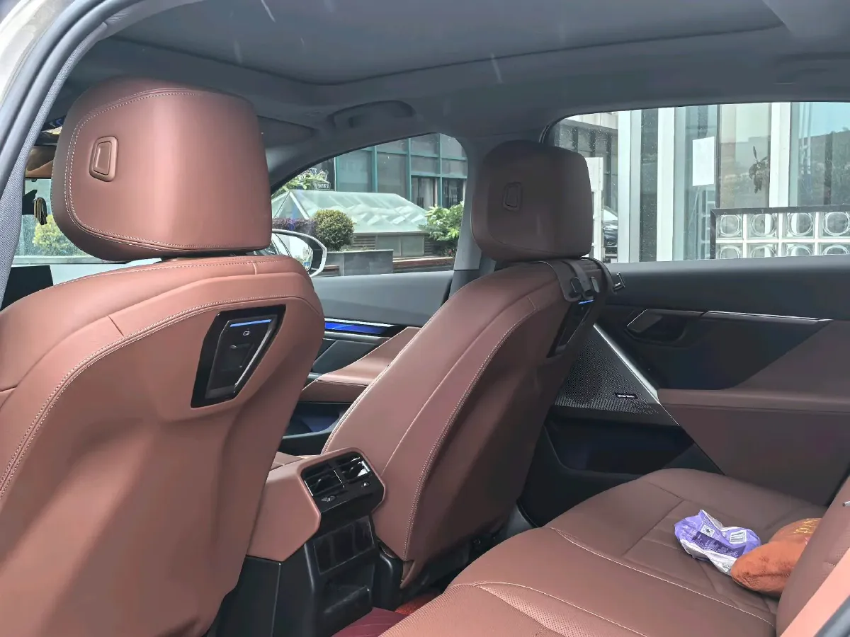 2024 BMW 5 Series 2.0T 258HP L4 8AT,autocango,china used car exporter,china ev exporter,chinese used car exporter,chinese used ev exporter