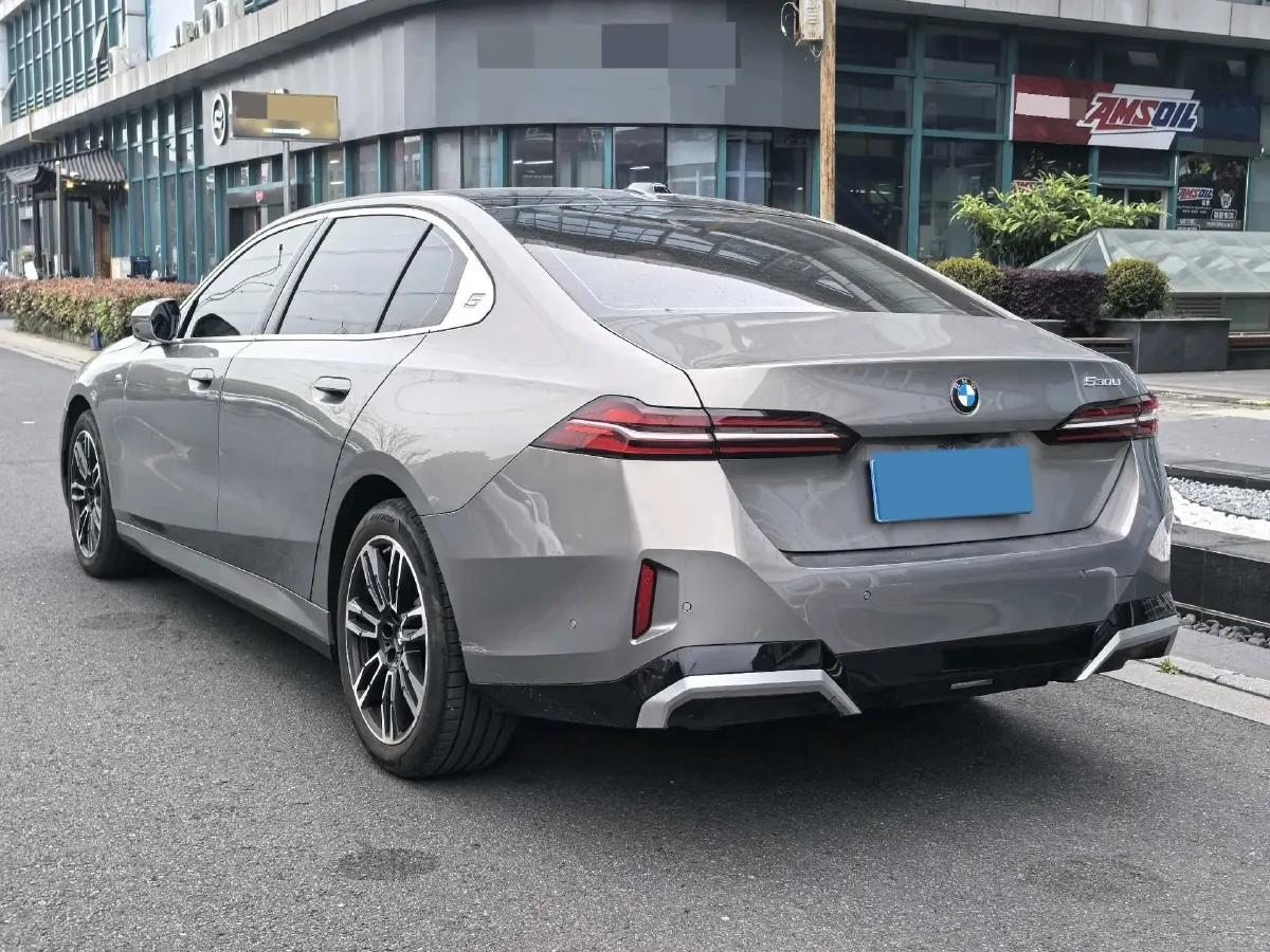2024 BMW 5 Series 2.0T 258HP L4 8AT,autocango,china used car exporter,china ev exporter,chinese used car exporter,chinese used ev exporter