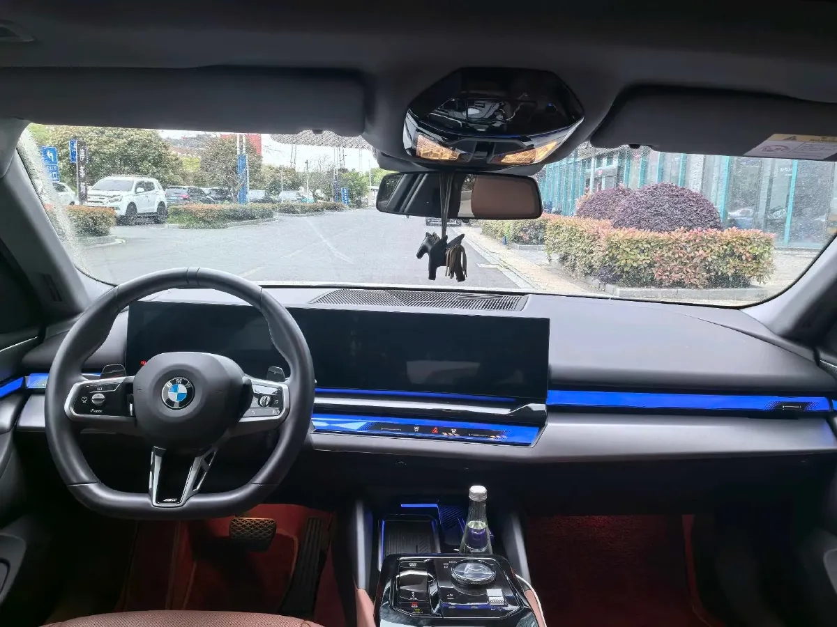 2024 BMW 5 Series 2.0T 258HP L4 8AT,autocango,china used car exporter,china ev exporter,chinese used car exporter,chinese used ev exporter