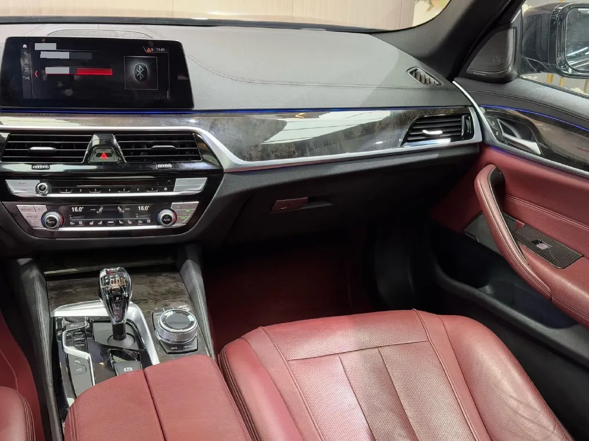 2019 BMW 5 Series 2.0T 252HP L4 8AT,autocango,china used car exporter,china ev exporter,chinese used car exporter,chinese used ev exporter