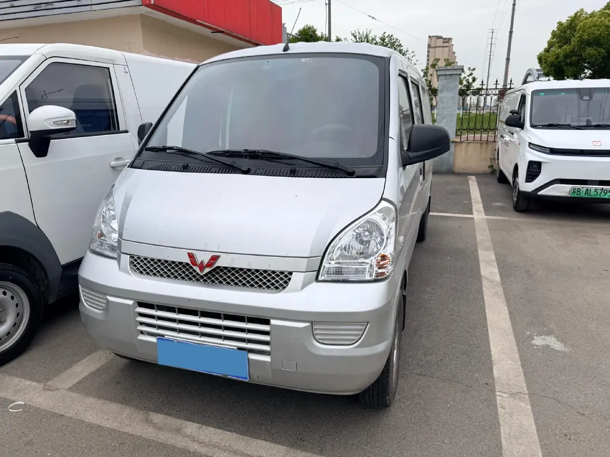 2021 WuLing RongGuang 1.5L 99HP L4 5MT,autocango,china used car exporter,china ev exporter,chinese used car exporter,chinese used ev exporter