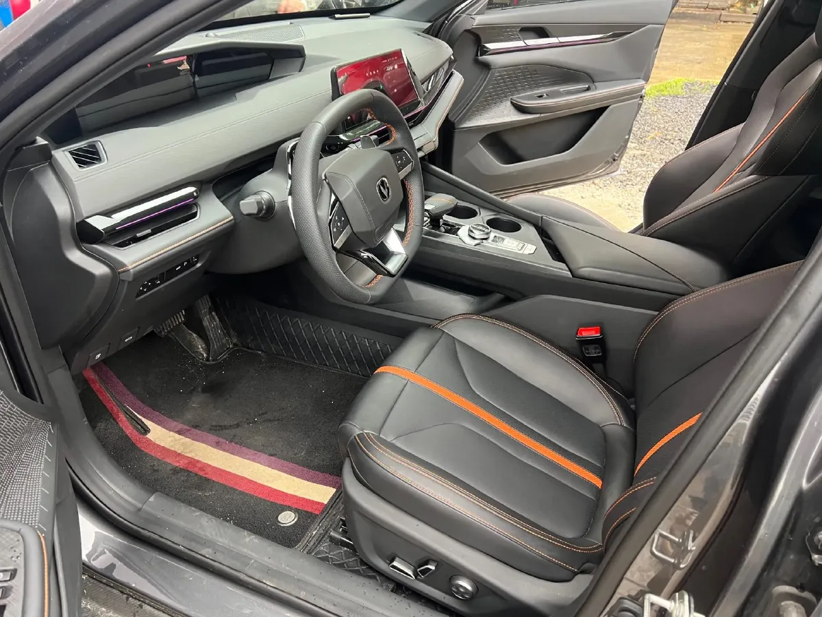 2024 ChangAn UNI-V 1.5T 188HP L4 7DCT,autocango,china used car exporter,china ev exporter,chinese used car exporter,chinese used ev exporter