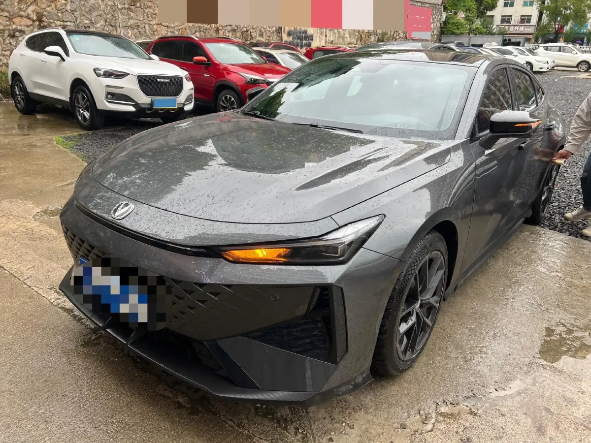 2024 ChangAn UNI-V 1.5T 188HP L4 7DCT,autocango,china used car exporter,china ev exporter,chinese used car exporter,chinese used ev exporter