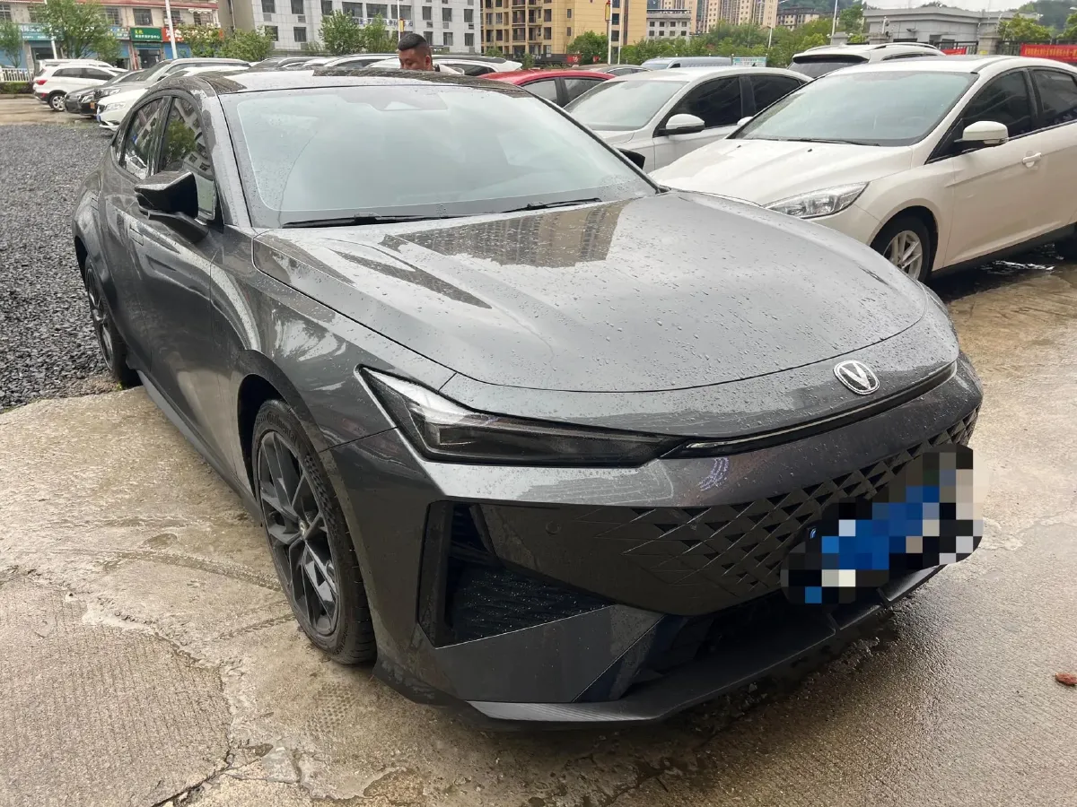 2024 ChangAn UNI-V 1.5T 188HP L4 7DCT,autocango,china used car exporter,china ev exporter,chinese used car exporter,chinese used ev exporter